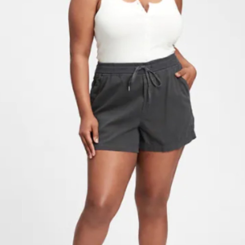 GAP Pull On Shorts in Black